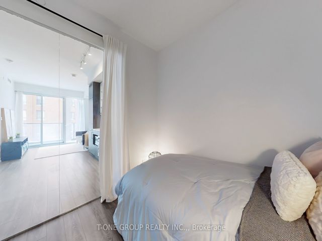 1712 - 20 Edward St