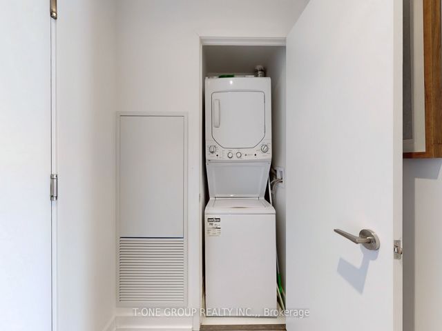 1712 - 20 Edward St