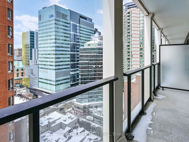 1712 - 20 Edward St