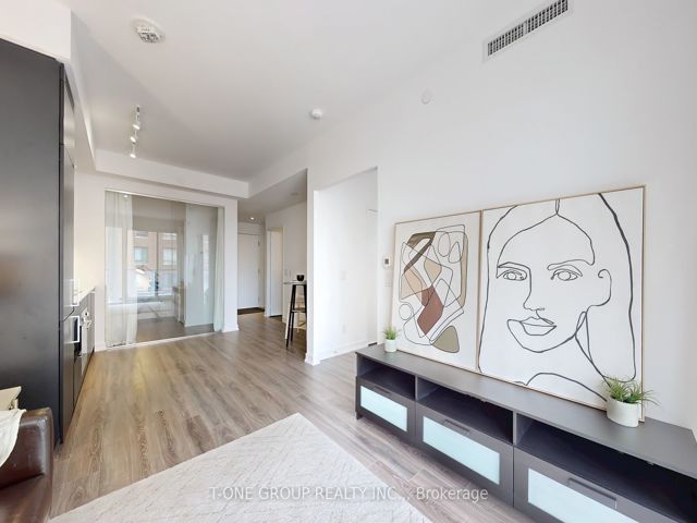 1712 - 20 Edward St