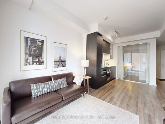 1712 - 20 Edward St