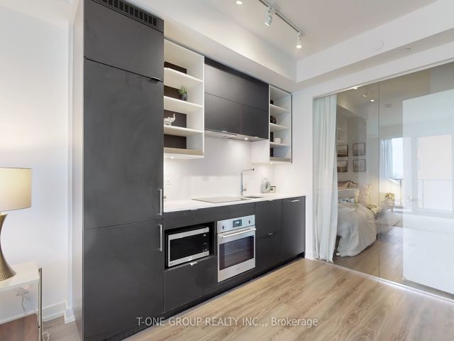 1712 - 20 Edward St