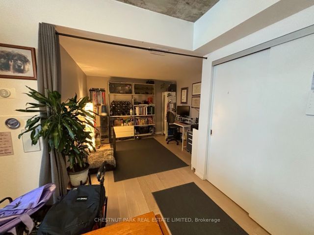 1408 - 318 King St S