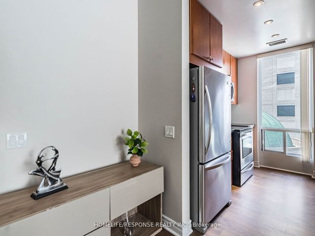 802 - 85 Bloor St E