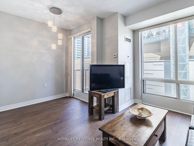 802 - 85 Bloor St E