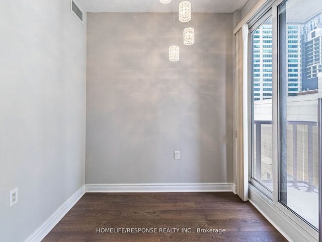 802 - 85 Bloor St E