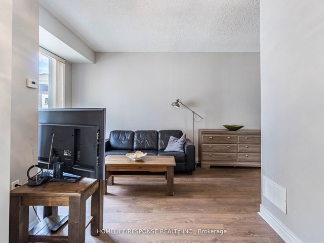 802 - 85 Bloor St E