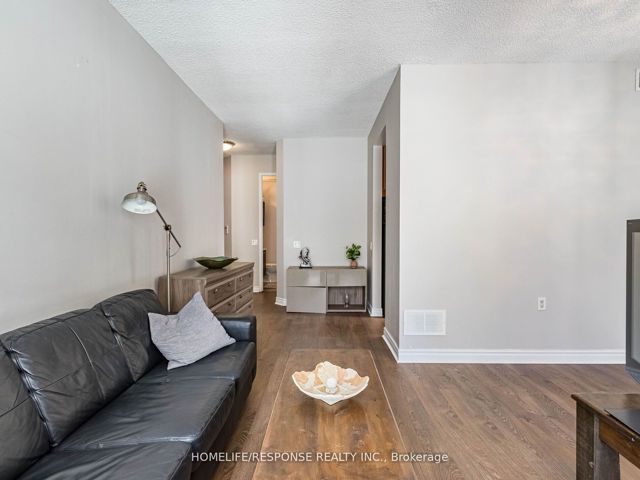 802 - 85 Bloor St E