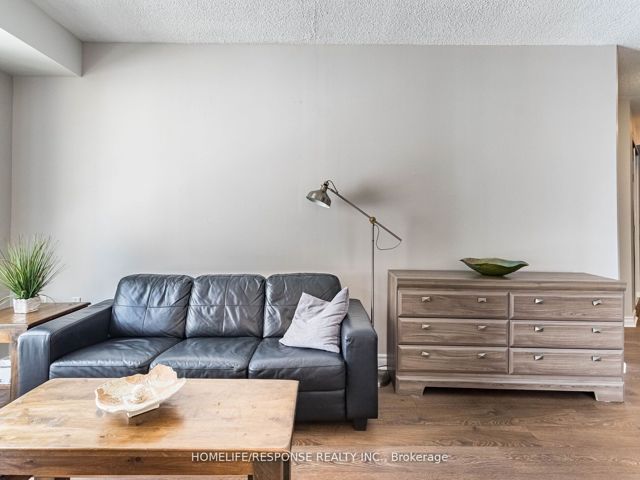 802 - 85 Bloor St E