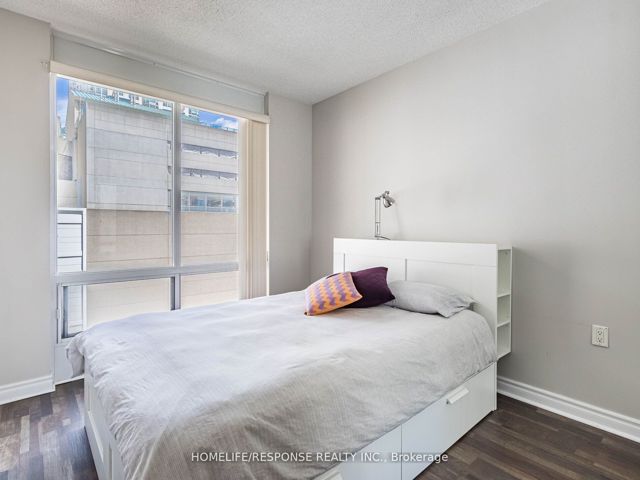 802 - 85 Bloor St E