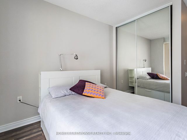 802 - 85 Bloor St E