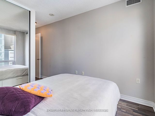 802 - 85 Bloor St E