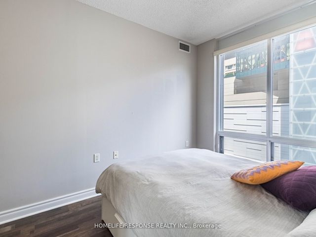 802 - 85 Bloor St E