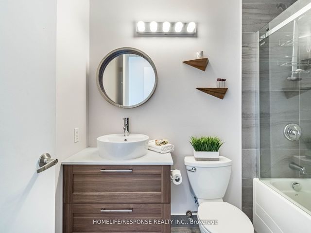 802 - 85 Bloor St E