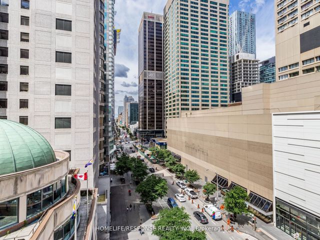 802 - 85 Bloor St E