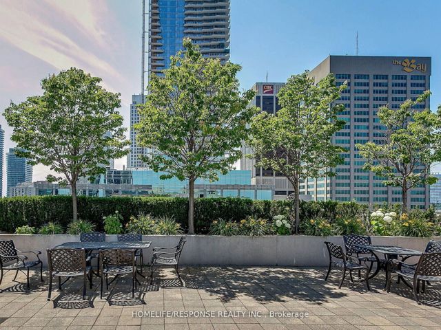 802 - 85 Bloor St E