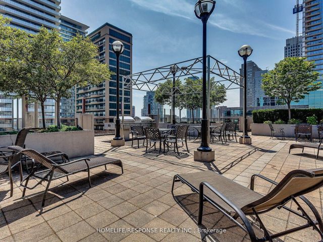 802 - 85 Bloor St E
