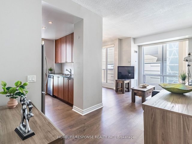 802 - 85 Bloor St E