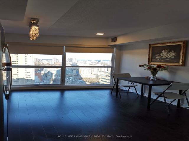 2006 - 386 Yonge St