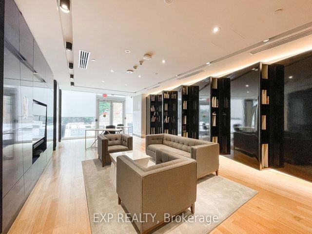 2002 - 30 Roehampton Ave