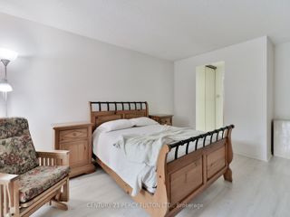 207 - 131 Beecroft Rd
