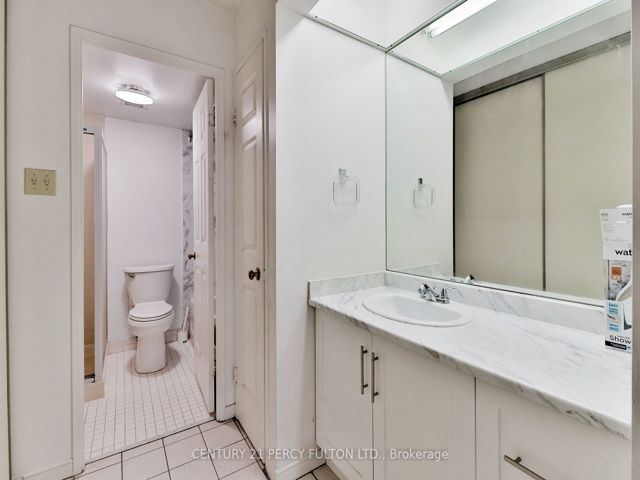 207 - 131 Beecroft Rd