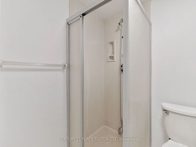 207 - 131 Beecroft Rd