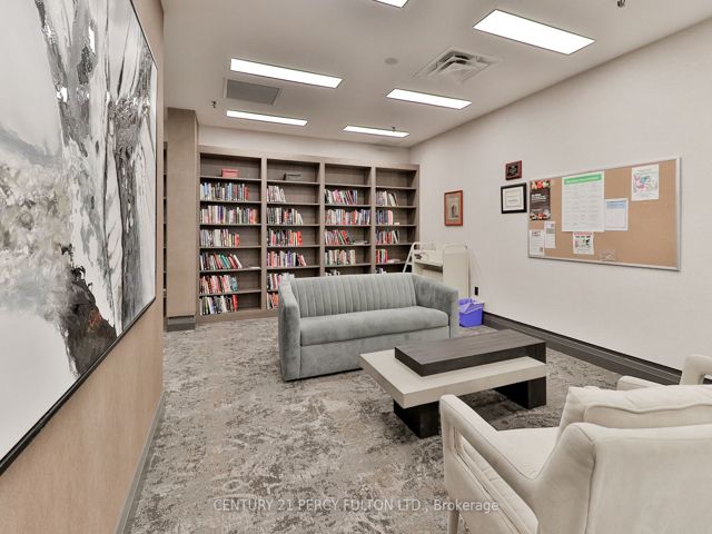 207 - 131 Beecroft Rd