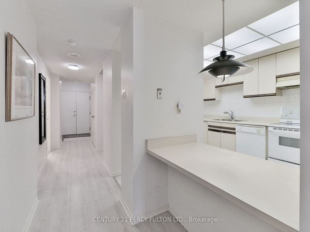 207 - 131 Beecroft Rd