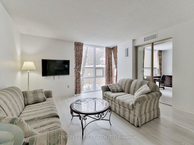 207 - 131 Beecroft Rd