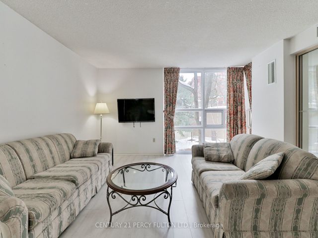 207 - 131 Beecroft Rd