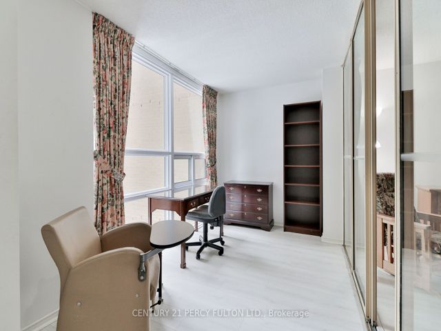207 - 131 Beecroft Rd