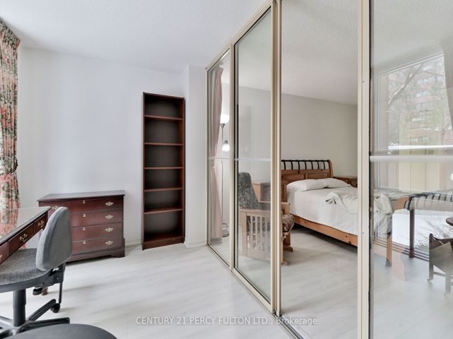 207 - 131 Beecroft Rd