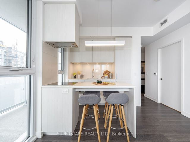 1212 - 15 Lower Jarvis St