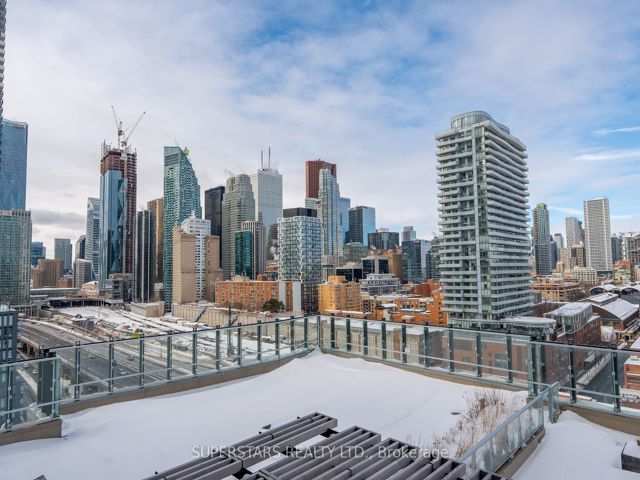 1212 - 15 Lower Jarvis St