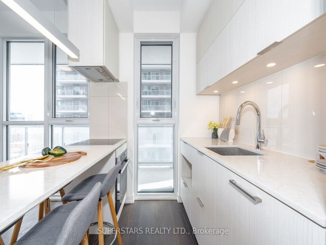 1212 - 15 Lower Jarvis St