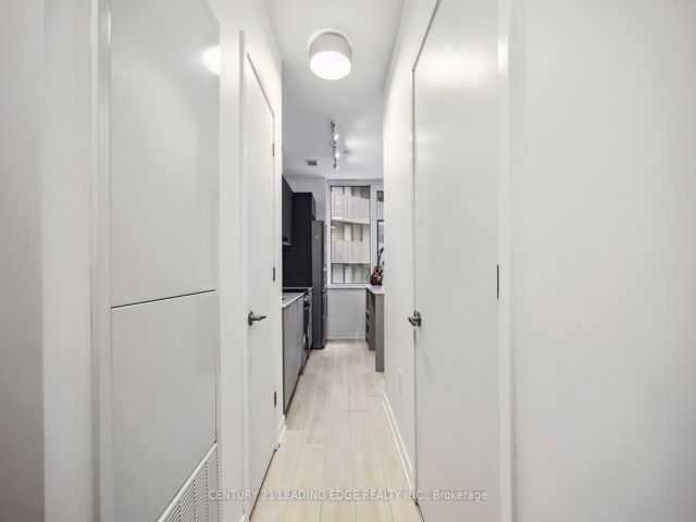 220 - 8 Tippett Rd