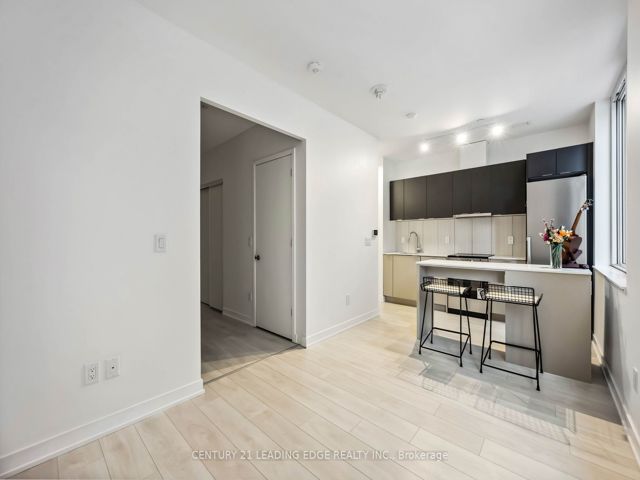 220 - 8 Tippett Rd