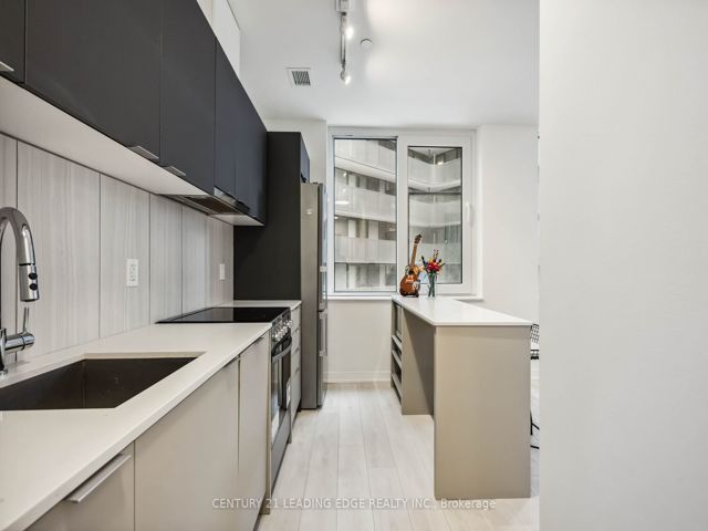 220 - 8 Tippett Rd