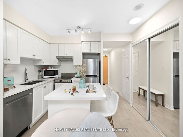 1201 - 43 Eglinton Ave E