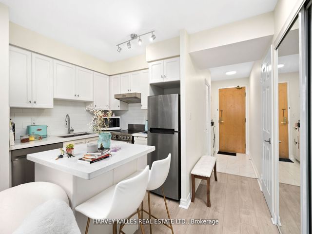 1201 - 43 Eglinton Ave E