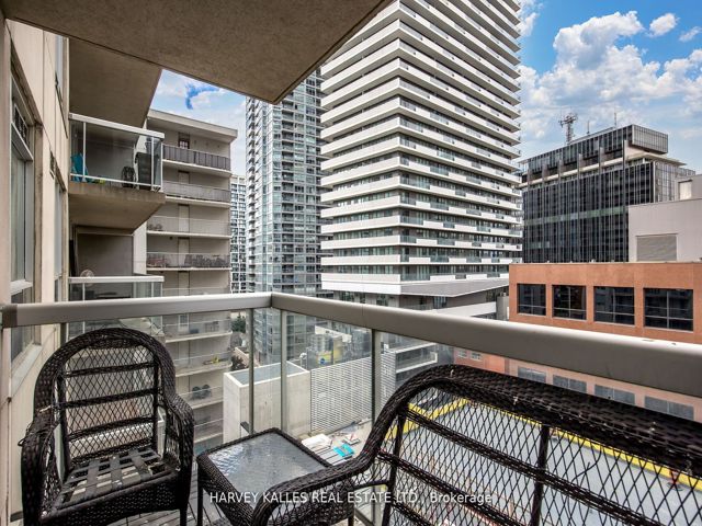 1201 - 43 Eglinton Ave E