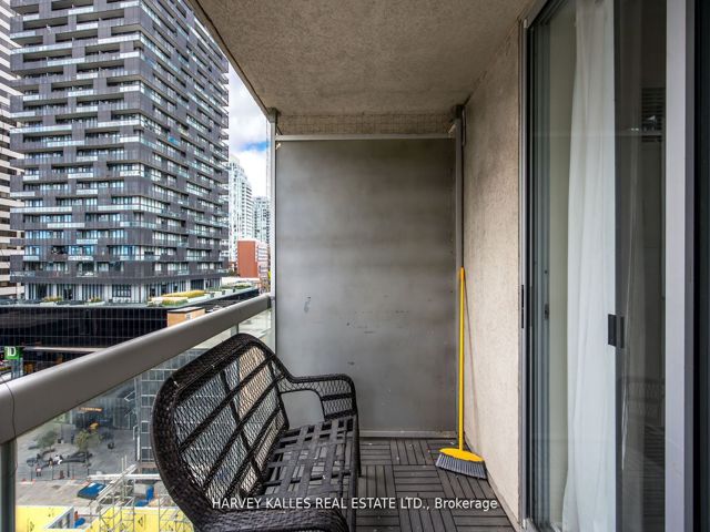 1201 - 43 Eglinton Ave E