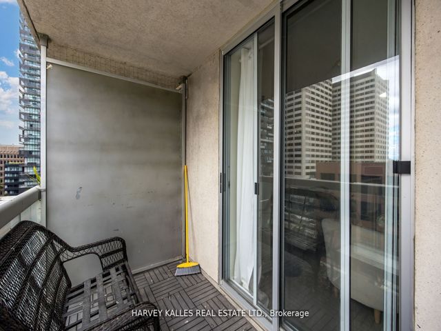 1201 - 43 Eglinton Ave E