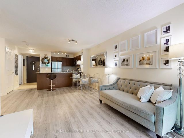 1812 - 30 Grand Trunk Cres