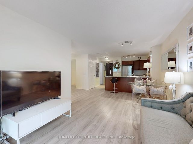 1812 - 30 Grand Trunk Cres