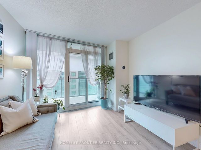 1812 - 30 Grand Trunk Cres