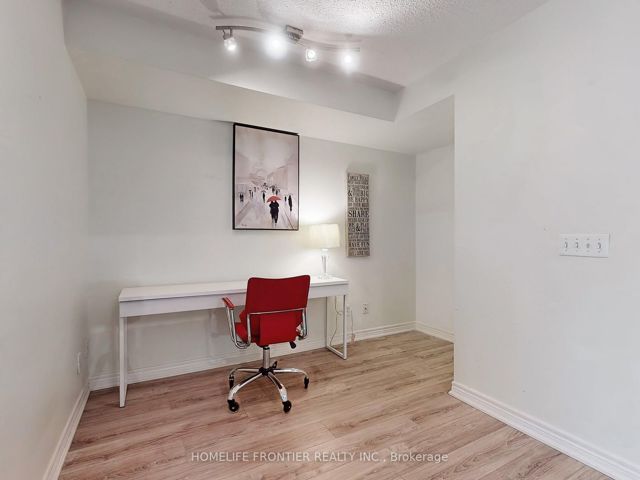 1812 - 30 Grand Trunk Cres