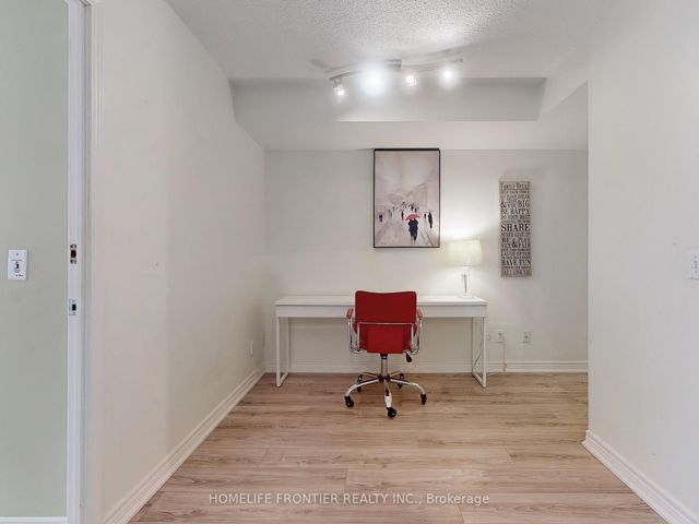1812 - 30 Grand Trunk Cres