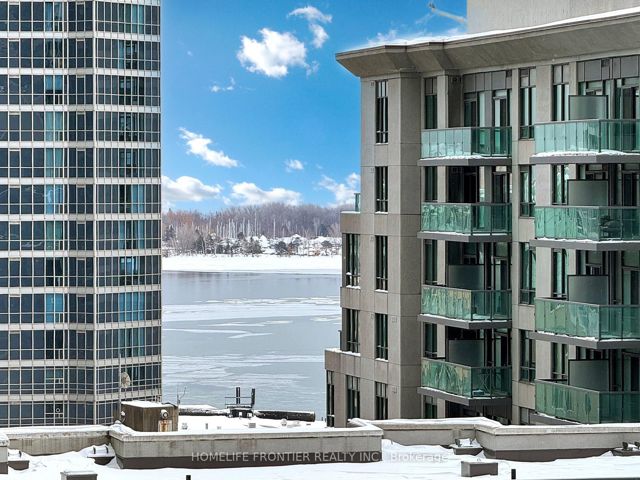 1812 - 30 Grand Trunk Cres